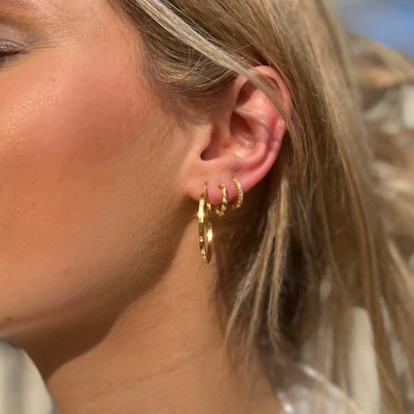 Sparkling Huggies | Gold - THE HOOP STATION