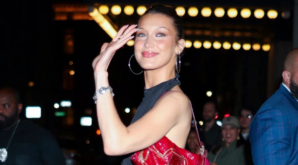 Channel Bella Hadid's Oversized Silver Hoop Earrings - 65 mm